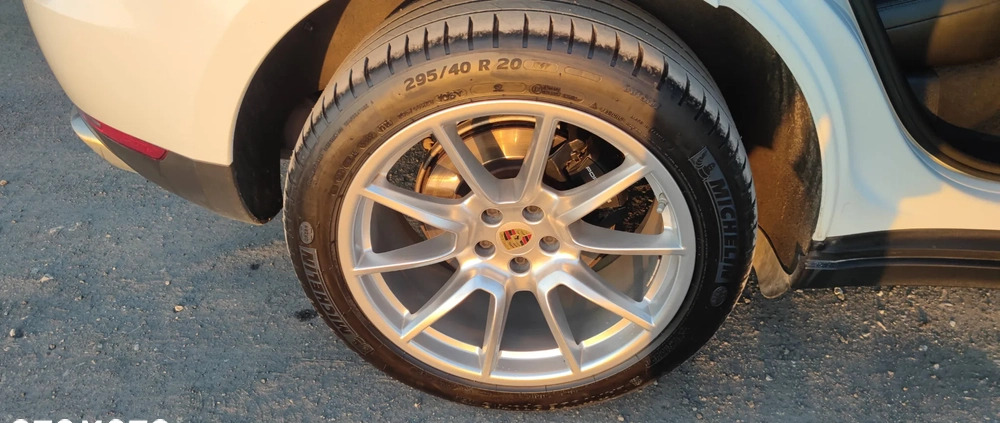 Porsche Macan cena 164900 przebieg: 65000, rok produkcji 2018 z Golina małe 191